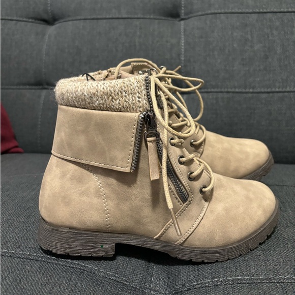 Fashion Hiking Boot - Picture 6 of 7